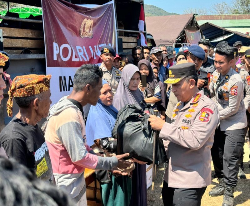 Kapolri Salurkan Bantuan Kemanusiaan