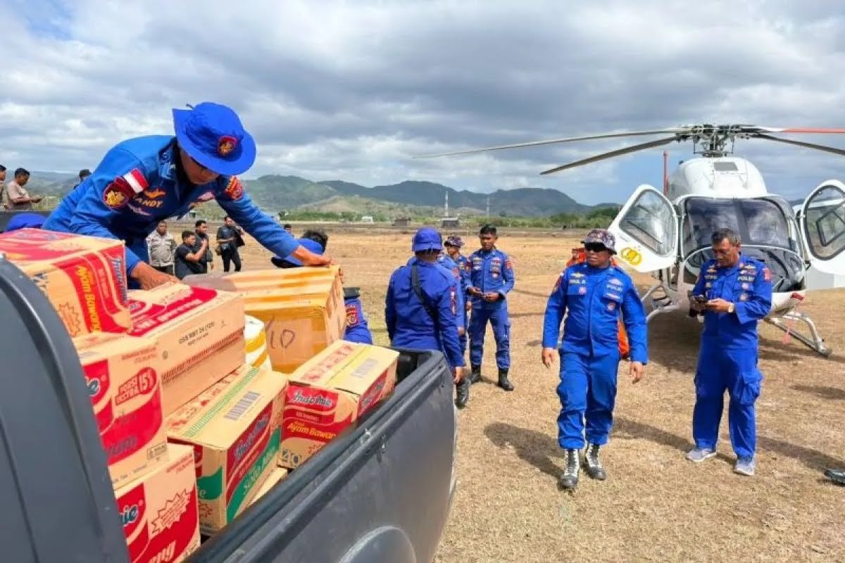 Polri Salurkan Bantuan Kemanusiaan ke NTT