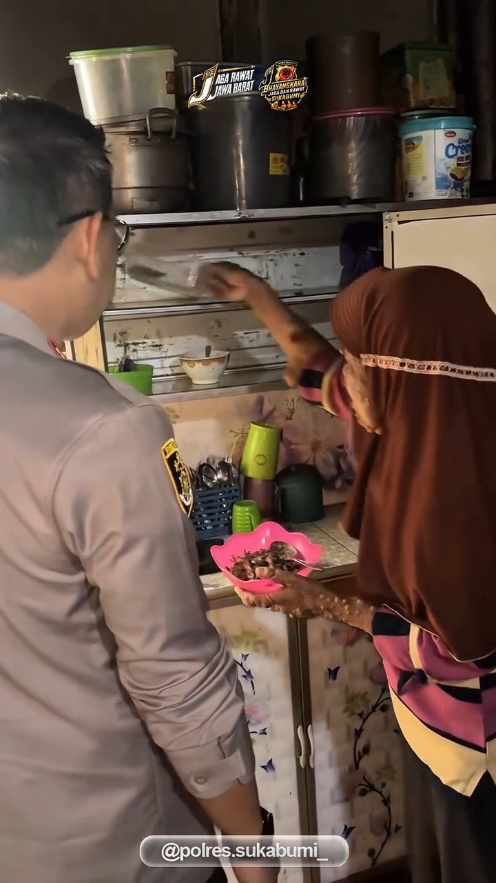 Senyum Bahagia Emak Odah
